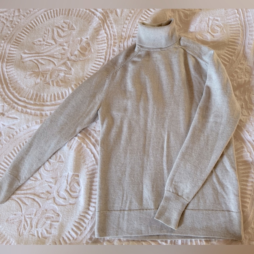 Aritzia 100% Merino Wool Gray Turtleneck Sweater XS